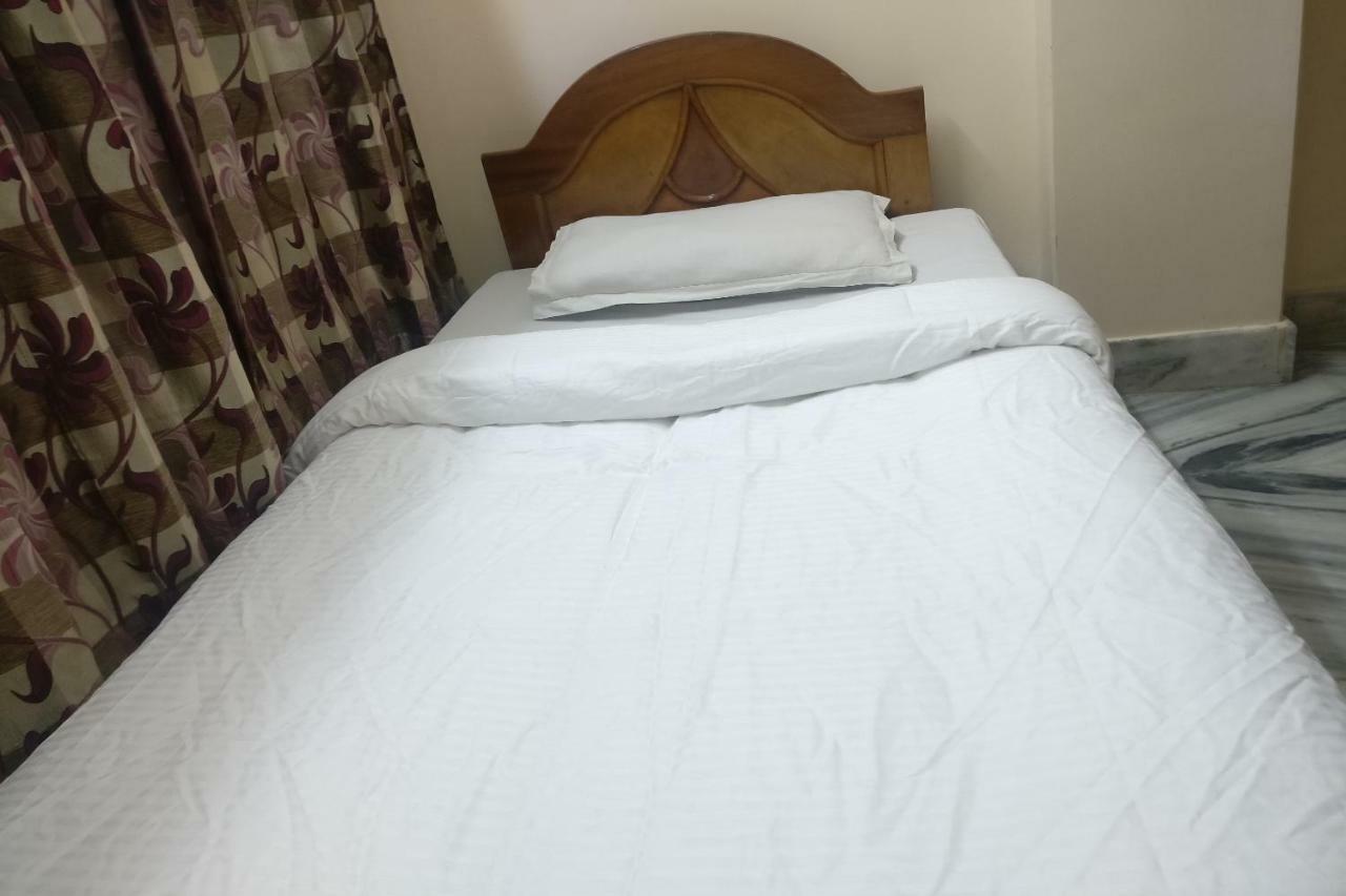 Spot On 37646 Hotel Centre Palace Silchar Dış mekan fotoğraf